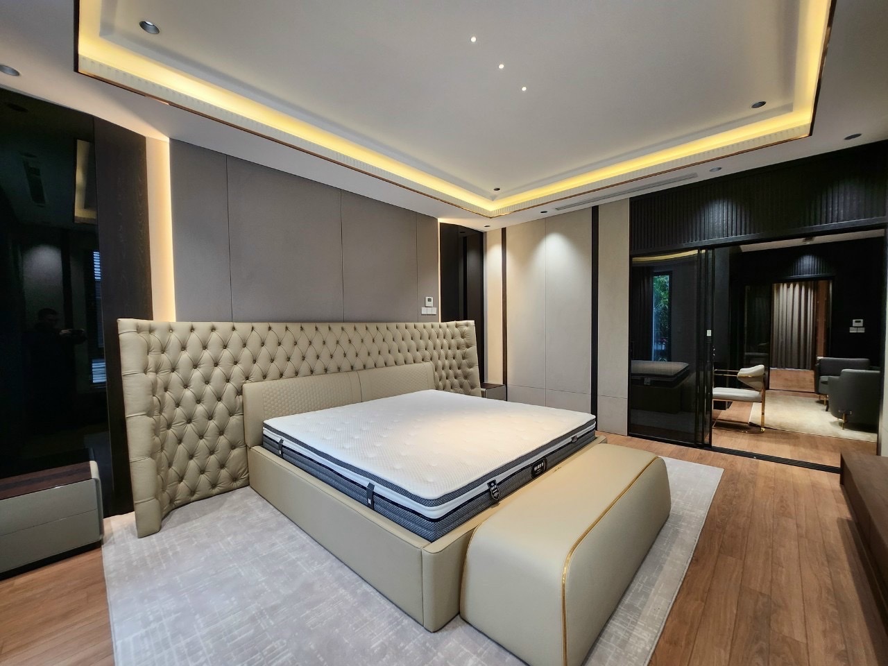 bố trí đèn spotlight phòng ngủ 1