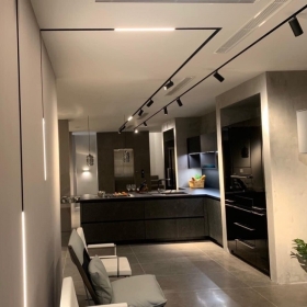 Đèn ray nam châm âm trần là gì? Vì sao nên chọn đèn ray nam châm âm trần cho mọi không gian