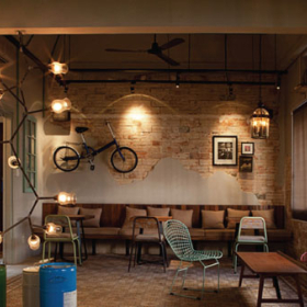 Đèn spotlight cho quán cafe phong cách tối giản – điểm nhấn tinh tế cho không gian hiện đại